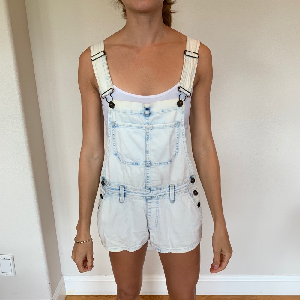 Light wash denim overall shorts